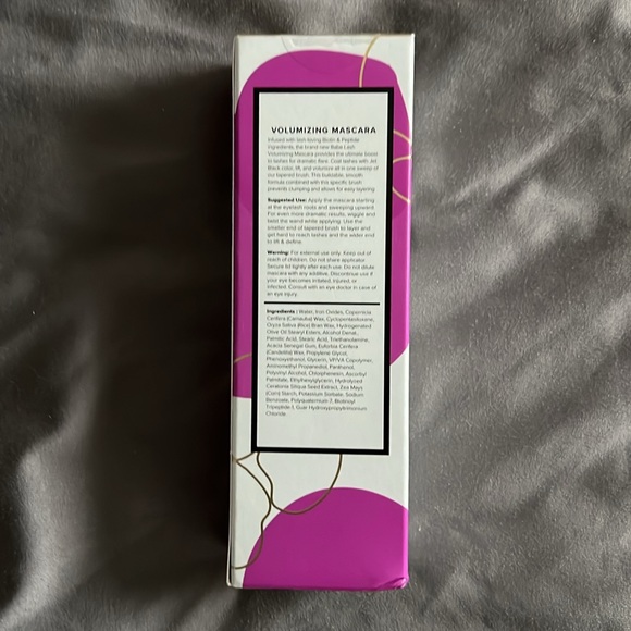 Babe Lash Volumizing Mascara Black - Picture 2 of 3